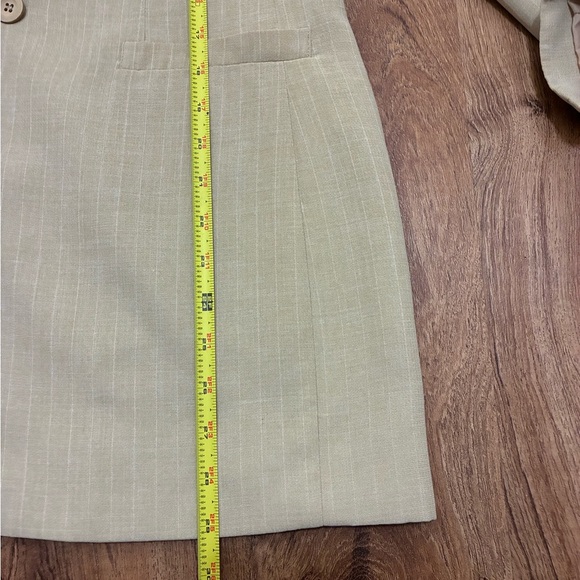 Le Suit Lined Tan Pin Strip Women's Blazer and Skirt Set - Picture 16 of 16
